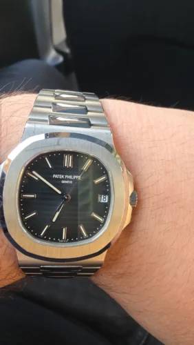 Nautilus 5711/1A-010 Patek Philippe </br> <span style="color: #a8927b; font-size: 90%;">40 mm, Stainless Steel, Dark Blue Dial</span> photo review