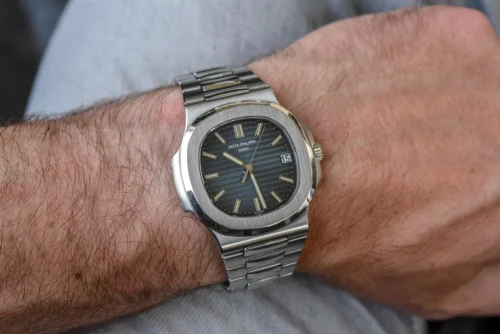 Nautilus 5711/1A-010 Patek Philippe </br> <span style="color: #a8927b; font-size: 90%;">40 mm, Stainless Steel, Dark Blue Dial</span> photo review
