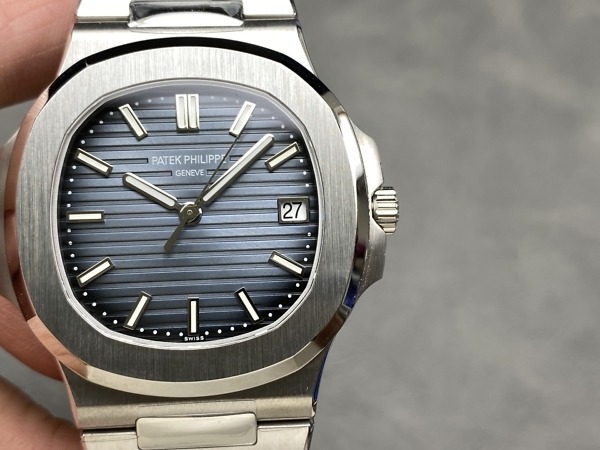 Replica Nautilus 5811/1G-001 Patek Philippe Date, Sweep seconds</br> <span style="color: #a8927b; font-size: 90%;">41 mm,White gold</span> - Image 4