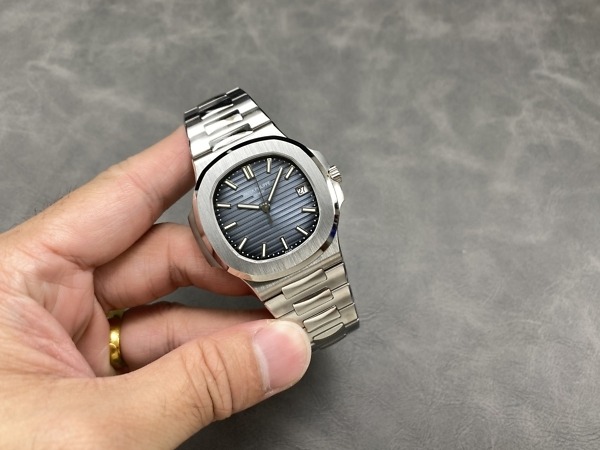 Replica Nautilus 5811/1G-001 Patek Philippe Date, Sweep seconds</br> <span style="color: #a8927b; font-size: 90%;">41 mm,White gold</span> - Image 6