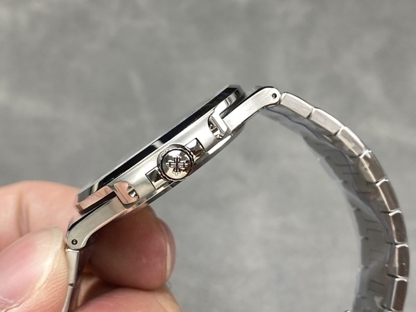 Replica Nautilus 5811/1G-001 Patek Philippe Date, Sweep seconds</br> <span style="color: #a8927b; font-size: 90%;">41 mm,White gold</span> - Image 8