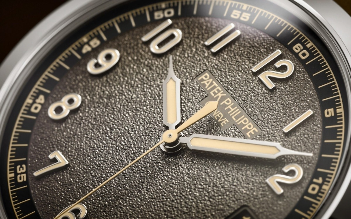 Patek Philippe DATE, SWEEP SECONDS.</br> <span style="color: #a8927b; font-size: 90%;">40 mm,White gold,5226G-001</span> - Image 4