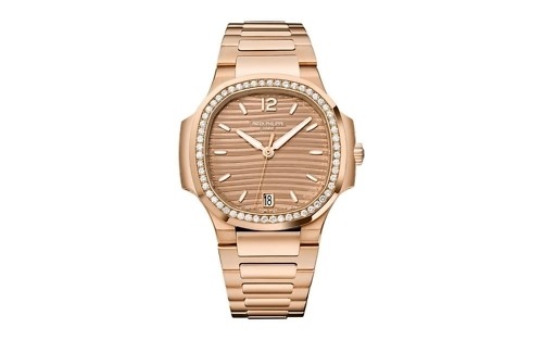 The 7118-1200R-010 model, being crafted in rose gold, emphasizes a luxurious yet sporty style. It is designed to complement active lifestyles while exuding incomparable class and sophistication, which are hallmarks of Replica Patek Philippe's esteemed watchmaking tradition.
