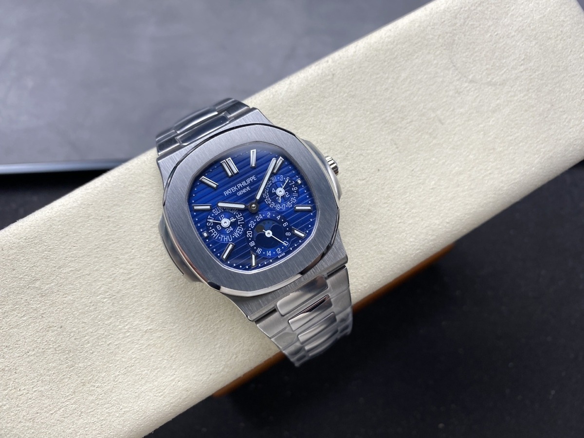 Replica Nautilus 5740/1G-001 Patek Philippe Perpetual Calendar</br> <span style="color: #a8927b; font-size: 90%;">40 mm,White gold,Blue Dial</span> - Image 4