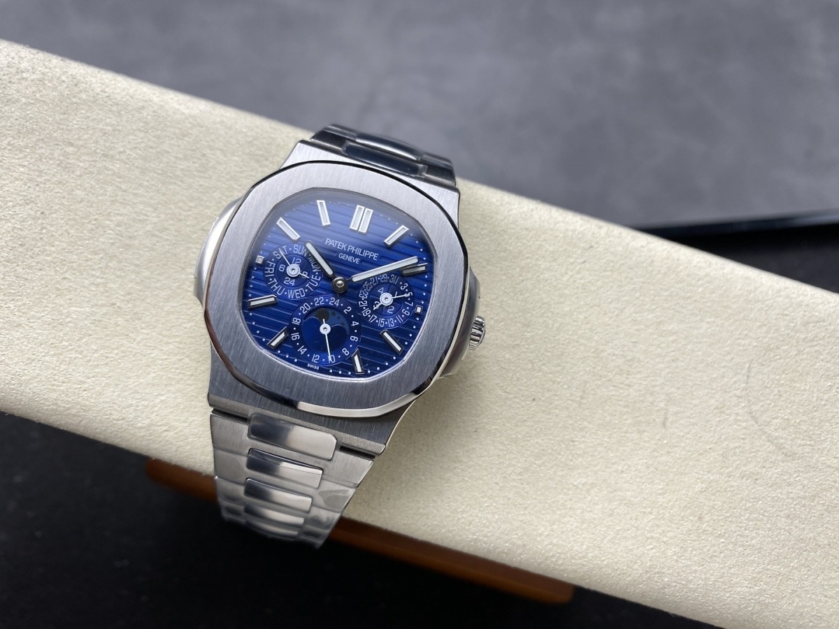 Replica Nautilus 5740/1G-001 Patek Philippe Perpetual Calendar</br> <span style="color: #a8927b; font-size: 90%;">40 mm,White gold,Blue Dial</span> - Image 5
