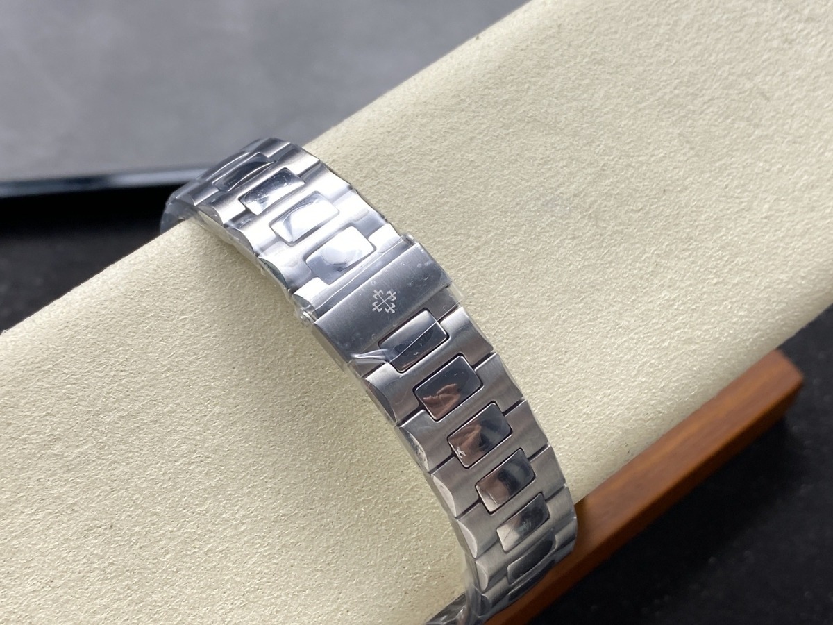 Replica Nautilus 5740/1G-001 Patek Philippe Perpetual Calendar</br> <span style="color: #a8927b; font-size: 90%;">40 mm,White gold,Blue Dial</span> - Image 9