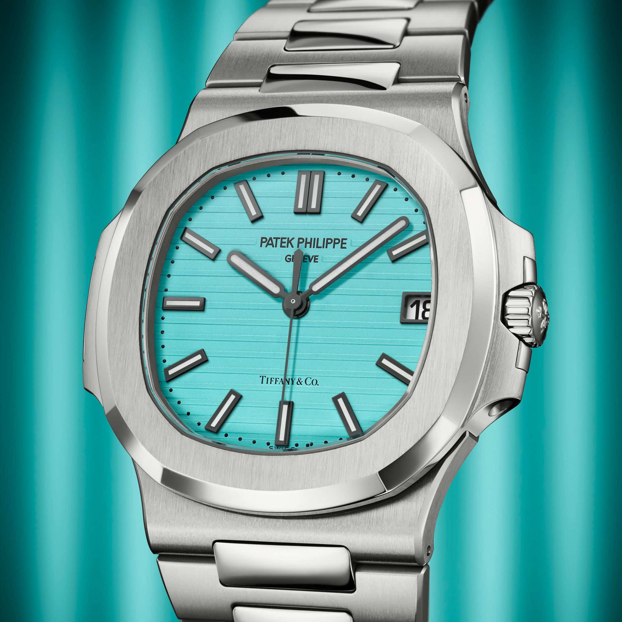 Review of the Legendary Blue Dial Steel Patek Philippe Nautilus 5711