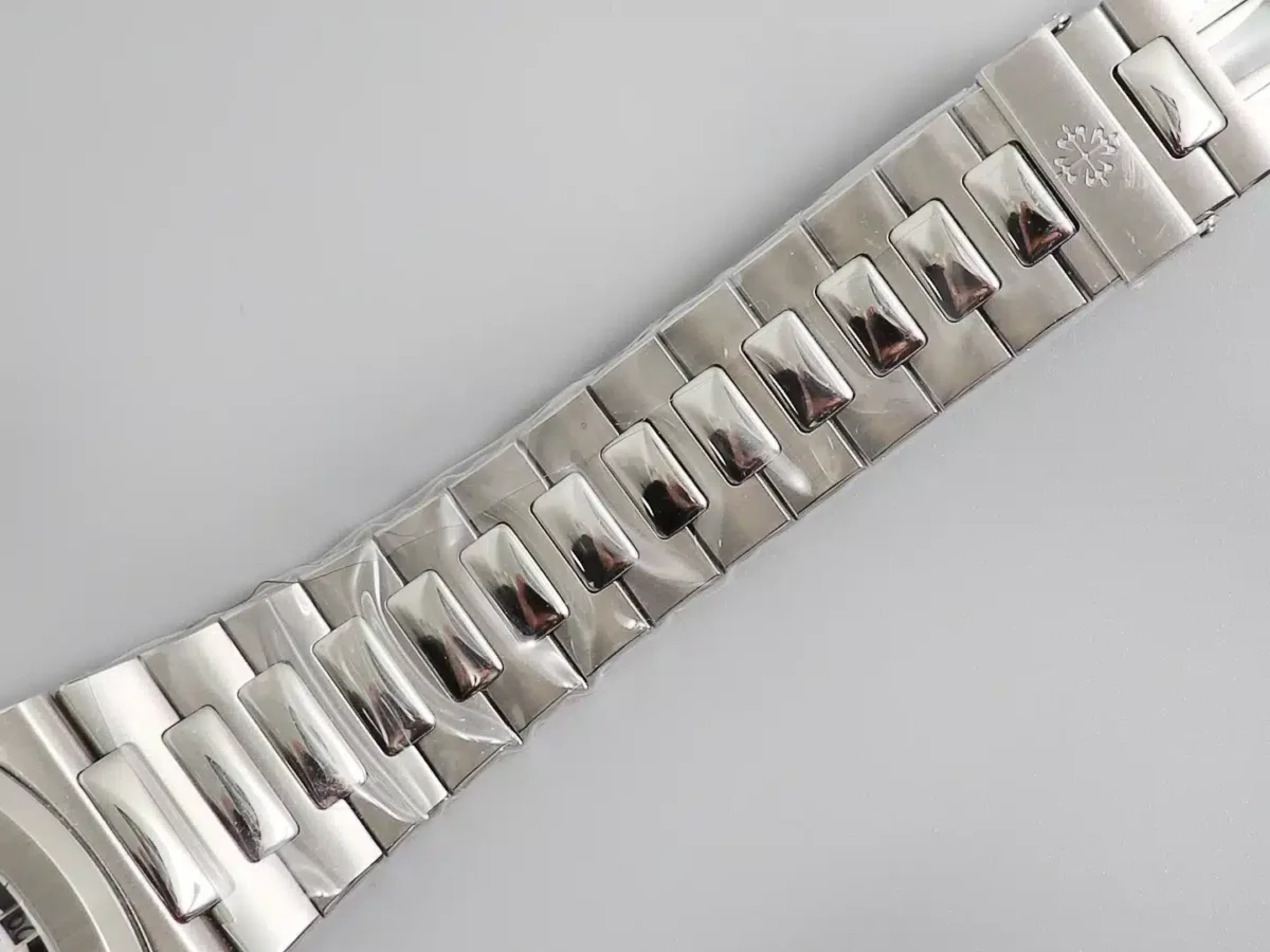 Nautilus 5726/1A Annual Calendar, Moon phases</br> <span style="color: #a8927b; font-size: 90%;">40.5 mm,Steel</span> - Image 7