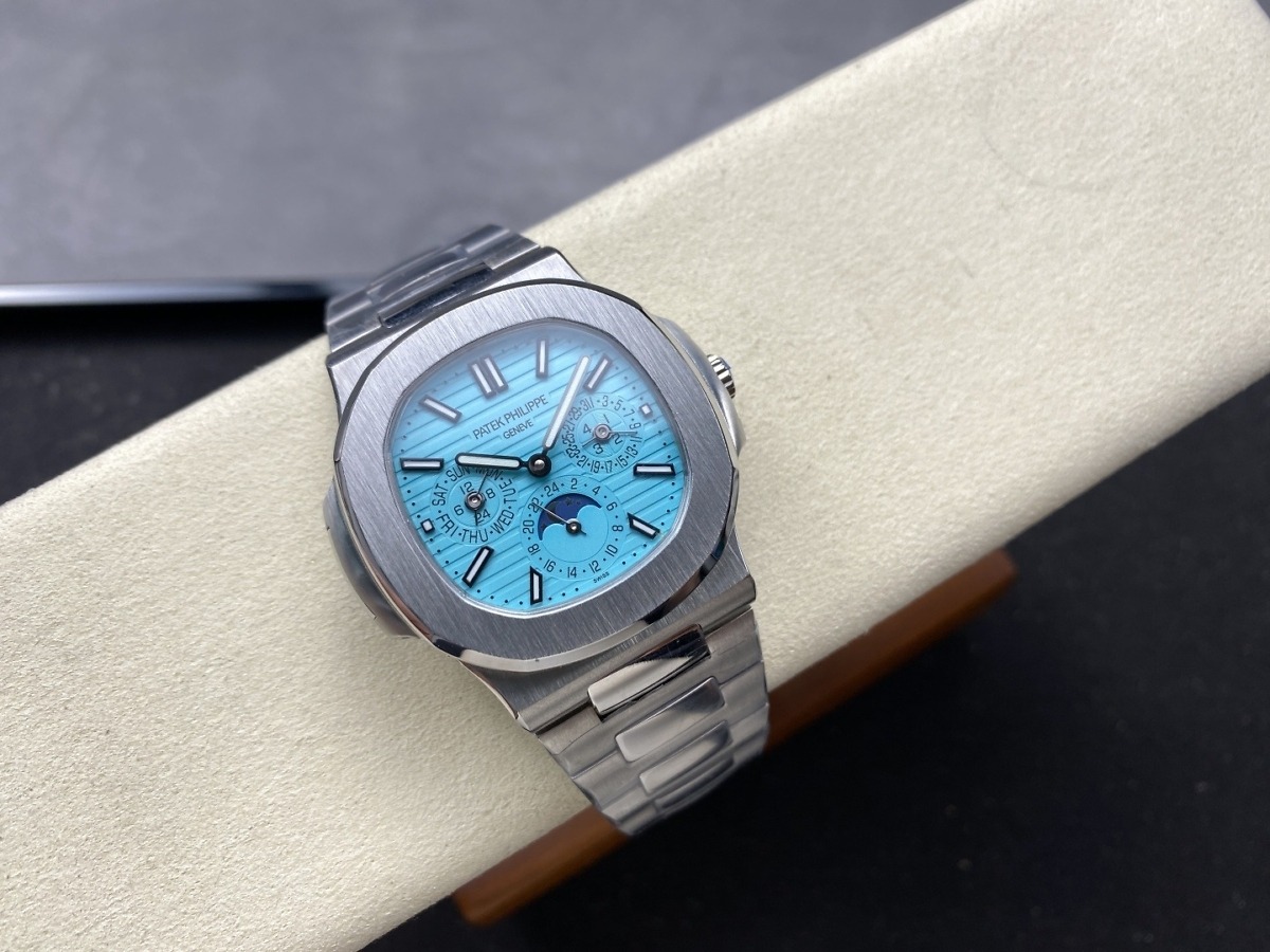 Tiffany Nautilus 5740/1G Patek Philippe Perpetual Calendar</br> <span style="color: #a8927b; font-size: 90%;">40 mm,White</span> - Image 4