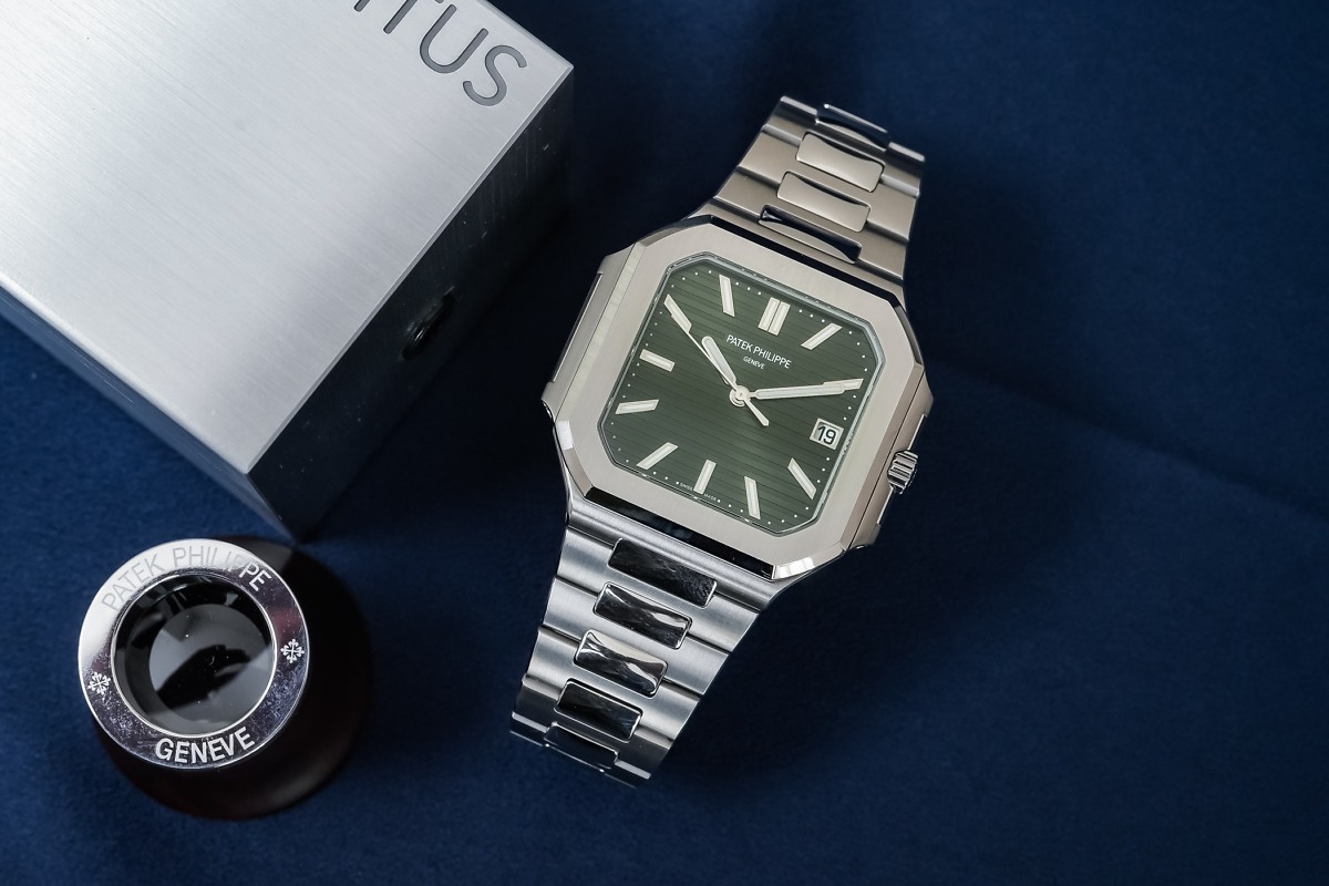Cubitus 5821/1A Patek Philippe </br> <span style="color: #a8927b; font-size: 90%;">45 mm Green Dial</span> - Image 2
