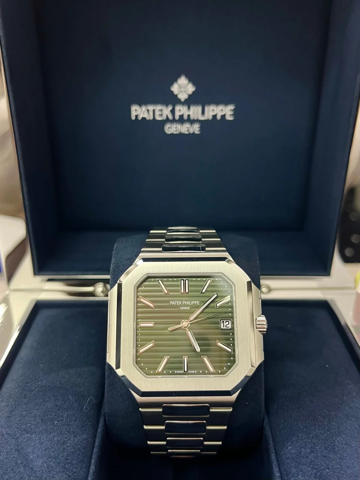 Cubitus 5821/1A Patek Philippe </br> <span style="color: #a8927b; font-size: 90%;">45 mm Green Dial</span> - Image 4