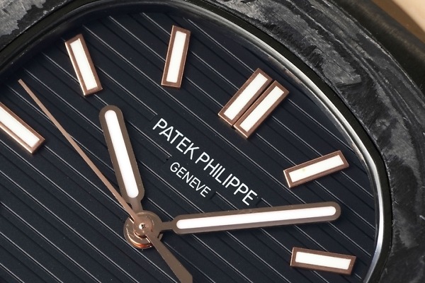 Nautilus 5711/1A Patek Philippe Carbon</br> <span style="color: #a8927b; font-size: 90%;">40 mm,Rose Gold, Black Carbon</span> - Image 5