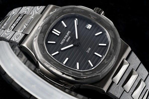 Nautilus 5711/1A Patek Philippe Carbon</br> <span style="color: #a8927b; font-size: 90%;">40 mm,Carbon, Black Dial</span> - Image 2