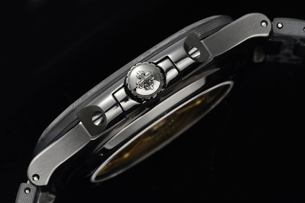 Nautilus 5711/1A Patek Philippe Carbon</br> <span style="color: #a8927b; font-size: 90%;">40 mm,Carbon, Black Dial</span> - Image 6