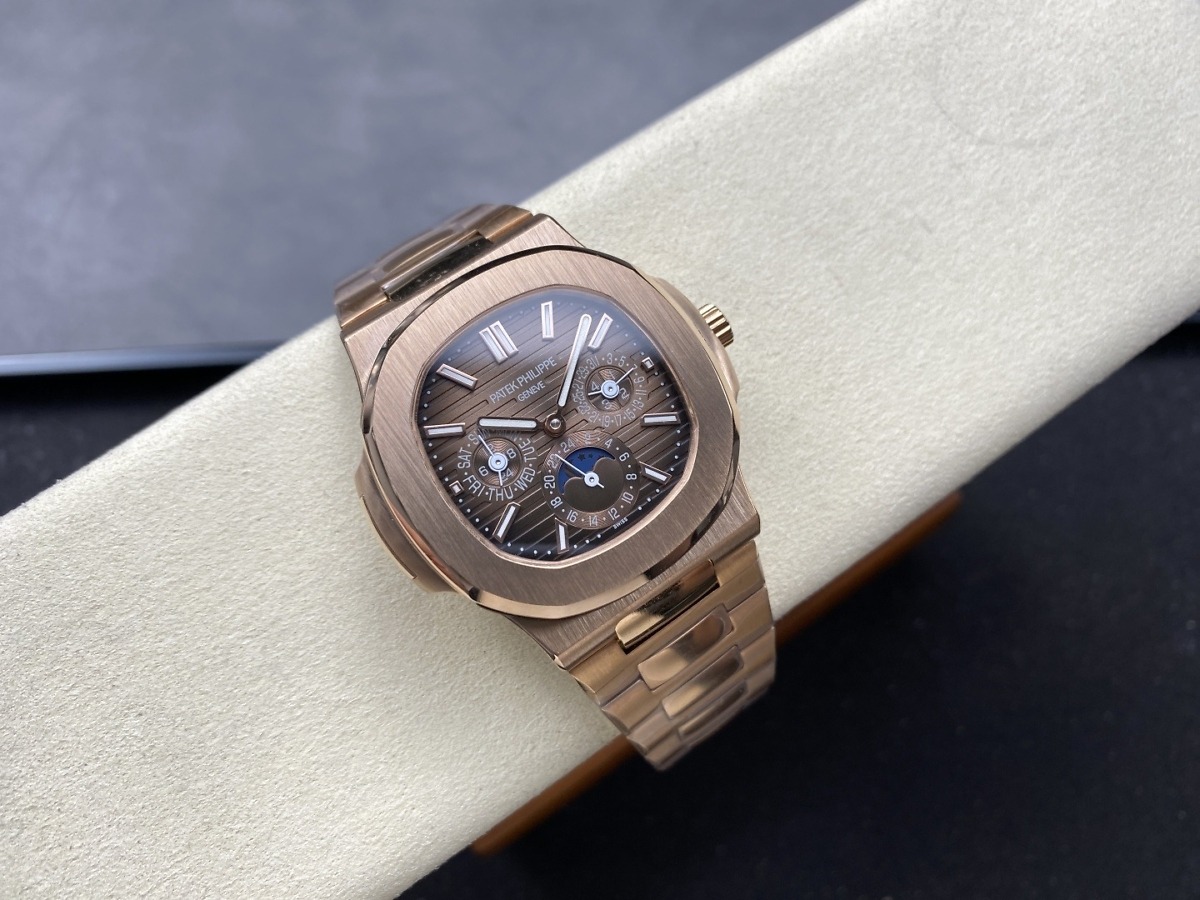 Replica Nautilus 5740/1G-001 Patek Philippe Perpetual Calendar</br> <span style="color: #a8927b; font-size: 90%;">40 mm,Rose gold, Brown Dial </span> - Image 4