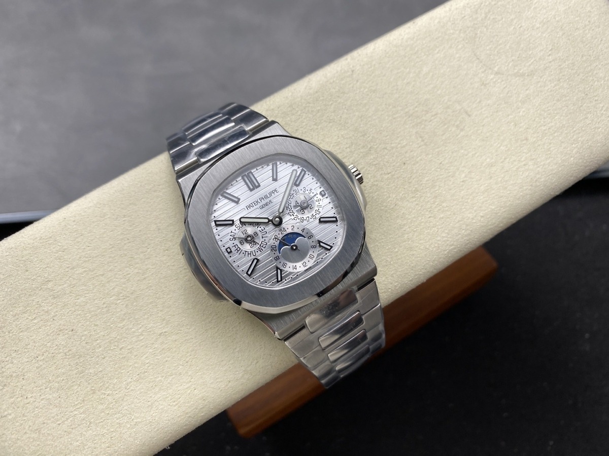 Replica Nautilus 5740/1G-001 Patek Philippe Perpetual Calendar</br> <span style="color: #a8927b; font-size: 90%;">40 mm,White gold, White Dial </span> - Image 5