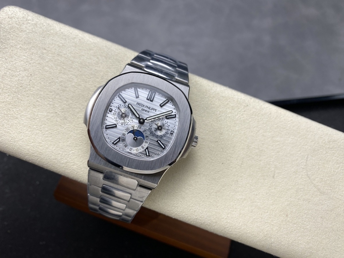 Replica Nautilus 5740/1G-001 Patek Philippe Perpetual Calendar</br> <span style="color: #a8927b; font-size: 90%;">40 mm,White gold, White Dial </span> - Image 6