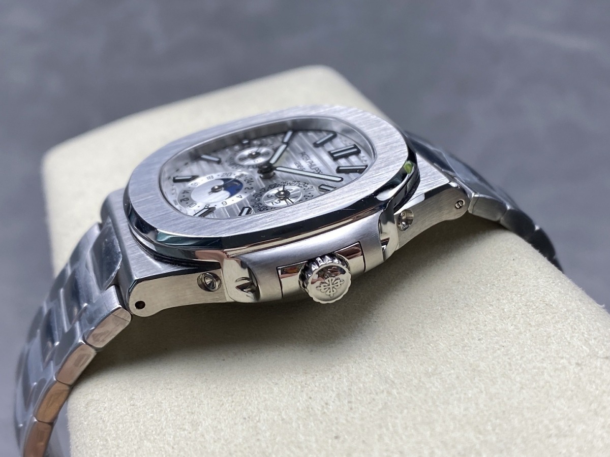 Replica Nautilus 5740/1G-001 Patek Philippe Perpetual Calendar</br> <span style="color: #a8927b; font-size: 90%;">40 mm,White gold, White Dial </span> - Image 8