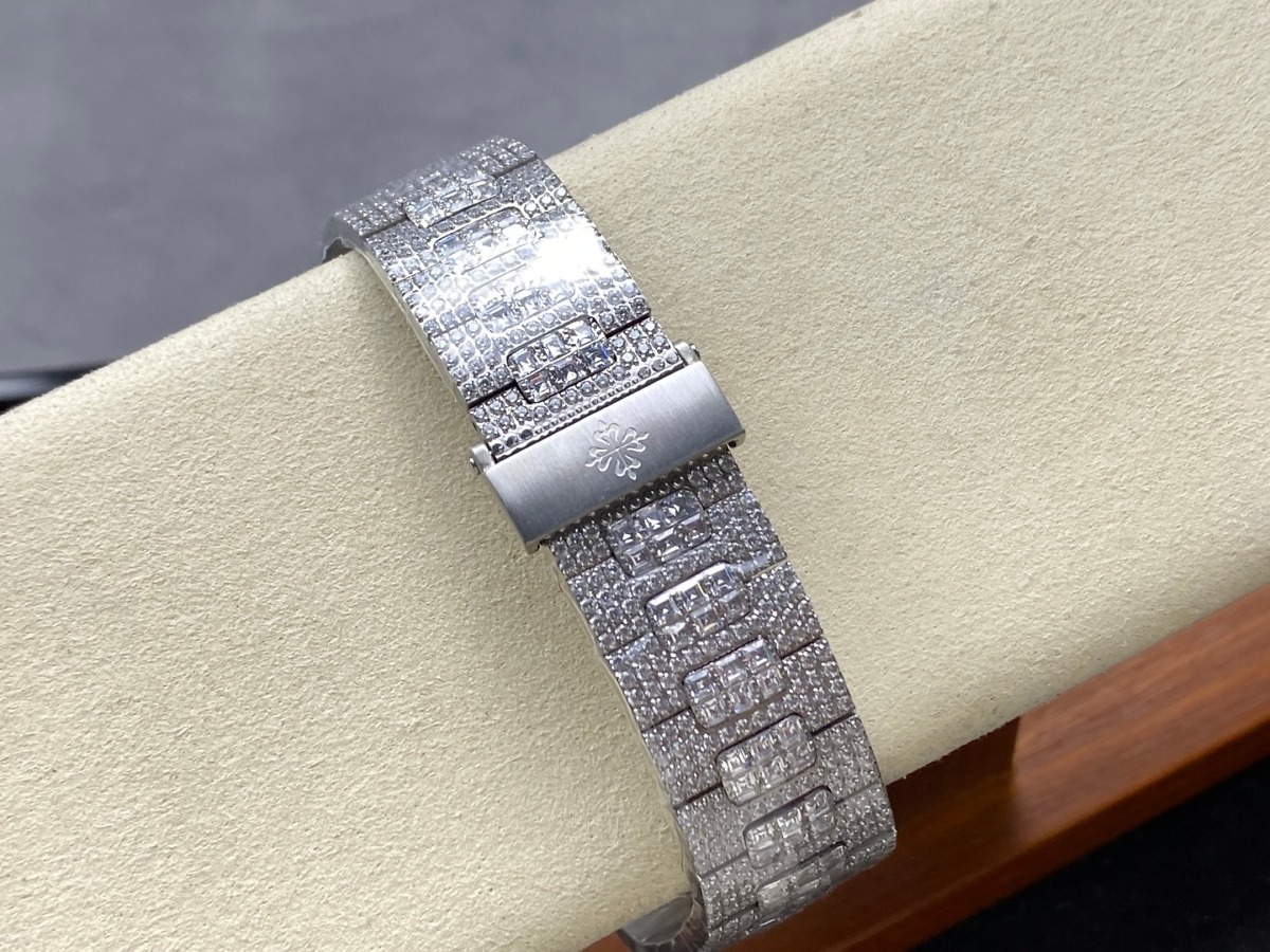 Cubitus 5821/1AR Patek Philippe </br> <span style="color: #a8927b; font-size: 90%;">45 mm White Dial, Diamond</span> - Image 9
