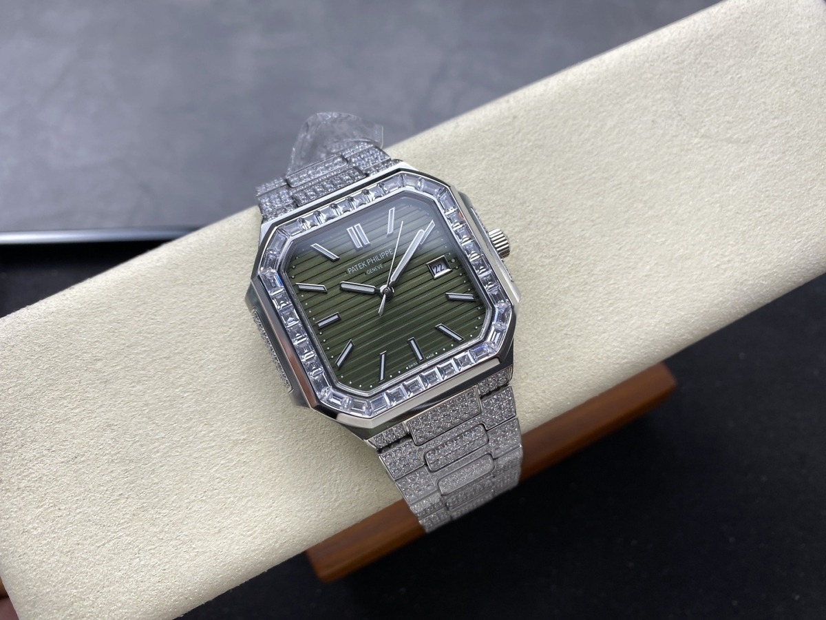 Cubitus 5821/1AR Patek Philippe </br> <span style="color: #a8927b; font-size: 90%;">45 mm Green Dial, Diamond</span> - Image 2