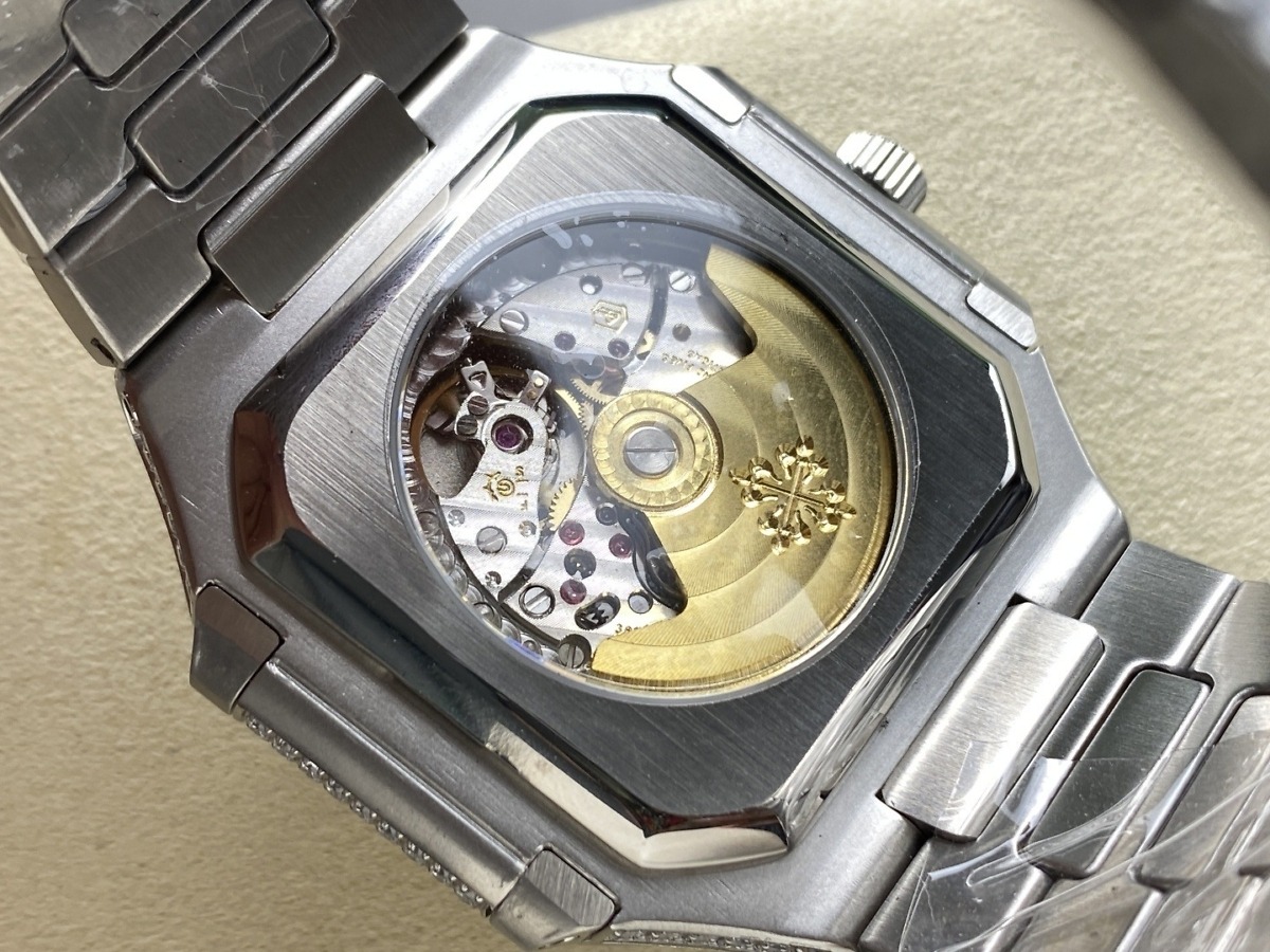 Cubitus 5821/1AR Patek Philippe </br> <span style="color: #a8927b; font-size: 90%;">45 mm Green Dial, Diamond</span> - Image 7
