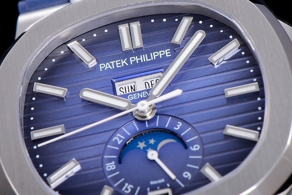 Replik der Nautilus 5726A-001 von Patek Philippe mit Jahreskalender und Mondphasen. 8927 mm, blaues Armband, blaues Zifferblatt – Bild 90