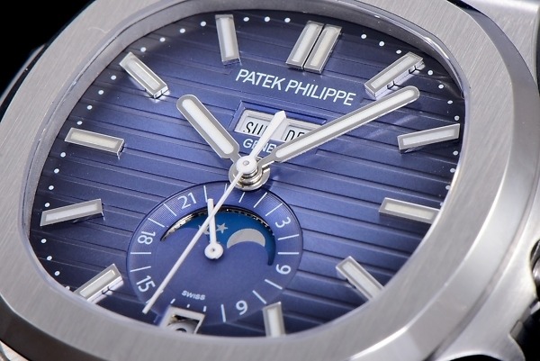 Replik der Nautilus 5726A-001 von Patek Philippe mit Jahreskalender und Mondphasen. 8927 mm, blaues Armband, blaues Zifferblatt – Bild 90