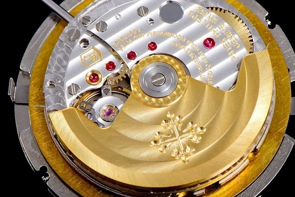 Replik der Nautilus 5726A-001 von Patek Philippe mit Jahreskalender und Mondphasen. 8927 mm, blaues Armband, blaues Zifferblatt – Bild 90