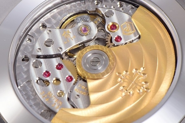Replik der Nautilus 5726A-001 von Patek Philippe mit Jahreskalender und Mondphasen. 8927 mm, blaues Armband, blaues Zifferblatt – Bild 90