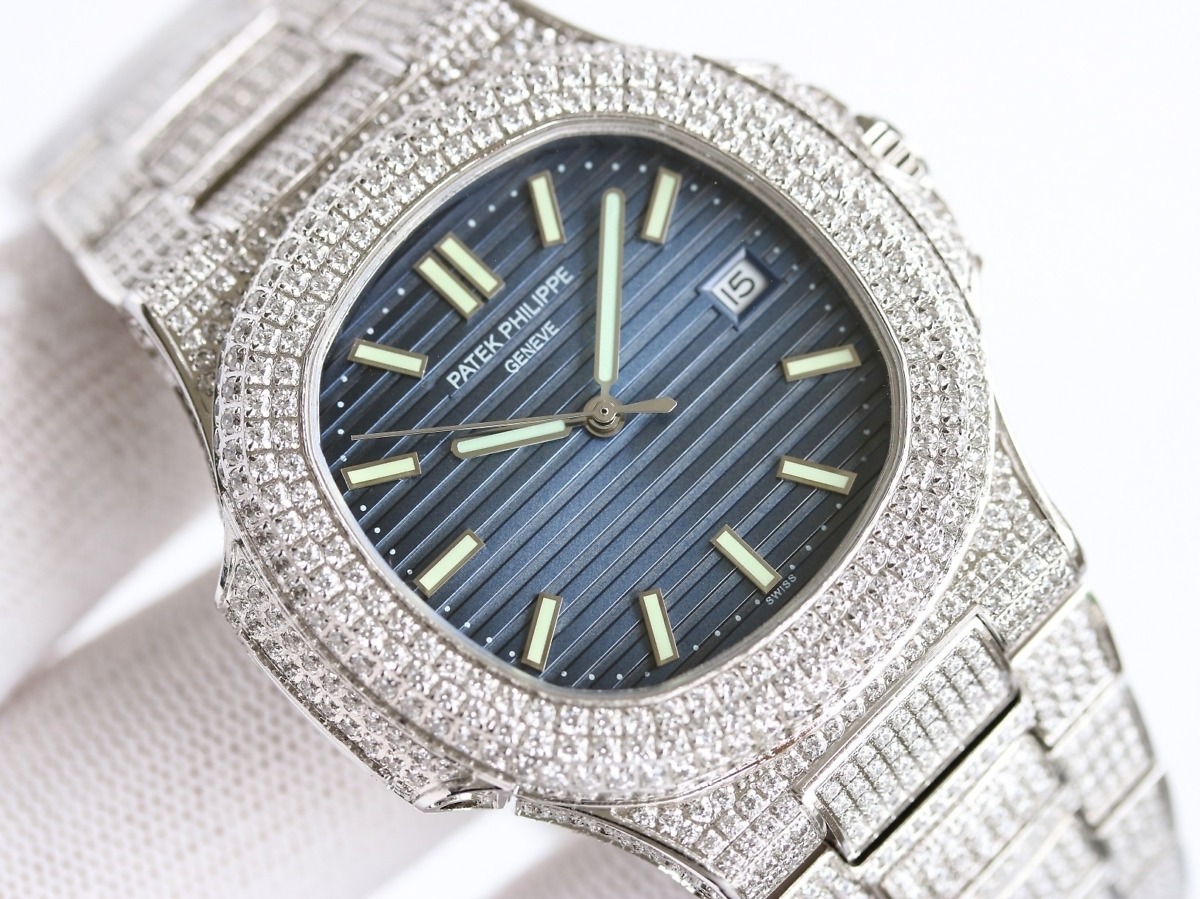 Replica Nautilus 5711-1300A-001 Patek Philippe </br> <span style="color: #a8927b; font-size: 90%;">40 mm, Blue Dial, Iced Out </span> - Image 4