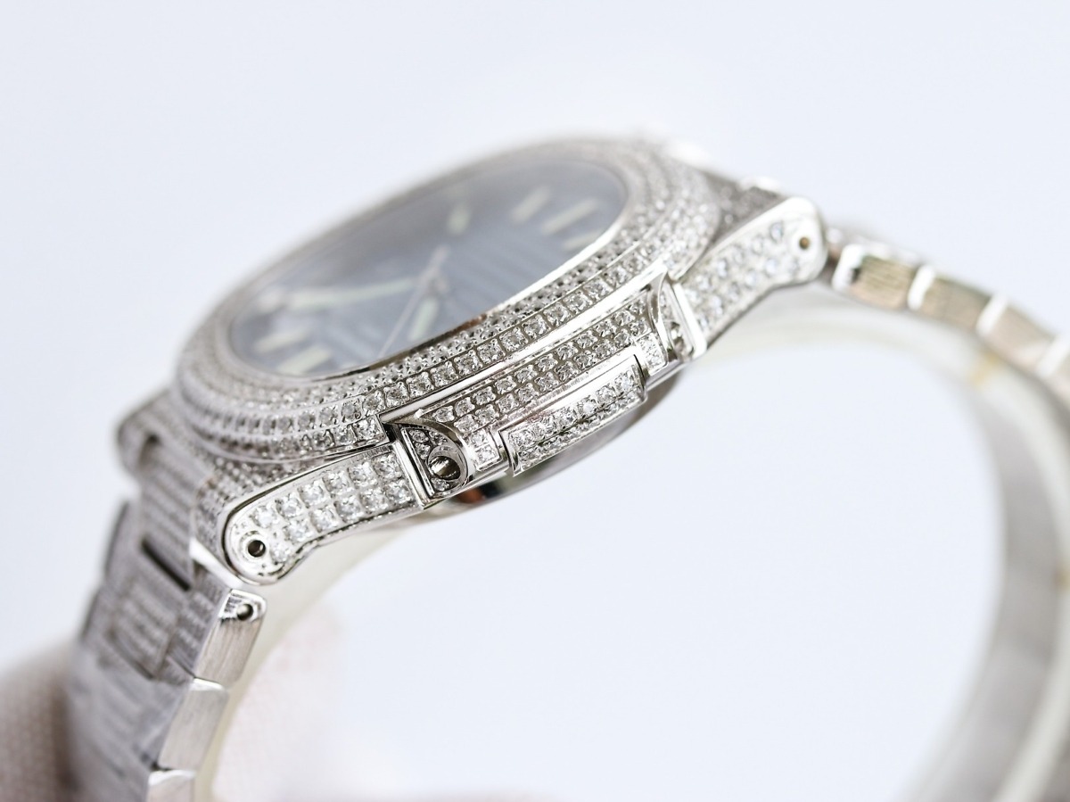 Replica Nautilus 5711-1300A-001 Patek Philippe </br> <span style="color: #a8927b; font-size: 90%;">40 mm, Blue Dial, Iced Out </span> - Image 6