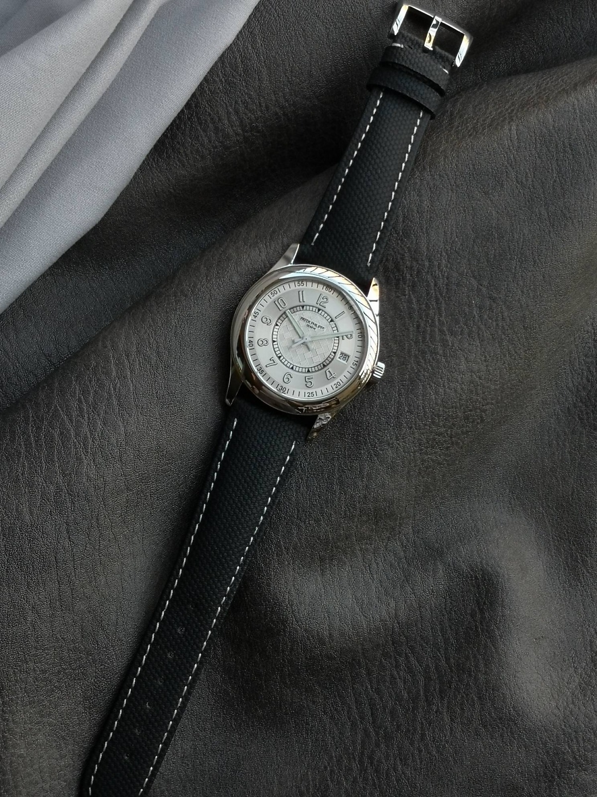 Calatrava 6007G-014 Patek Philippe DATE, SWEEP SECONDS.</br> <span style="color: #a8927b; font-size: 90%;">40 mm,Black strap, White Dial</span> - Image 6