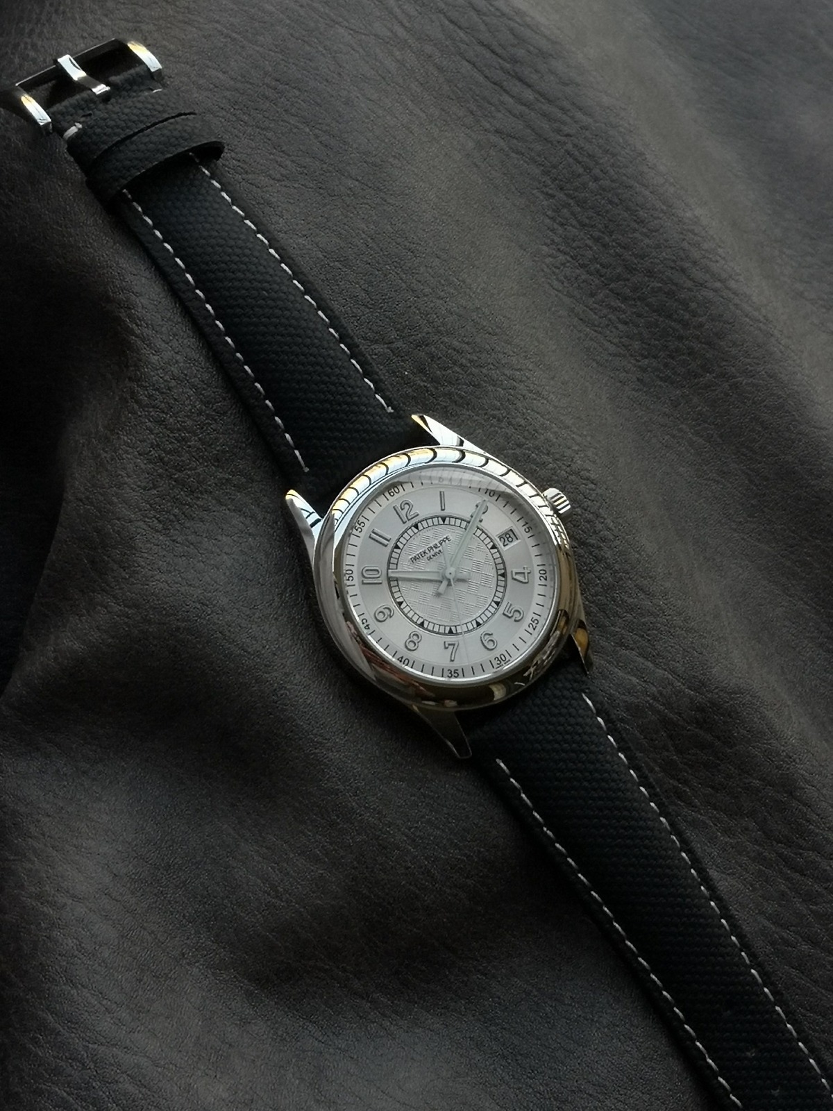 Calatrava 6007G-014 Patek Philippe DATE, SWEEP SECONDS.</br> <span style="color: #a8927b; font-size: 90%;">40 mm,Black strap, White Dial</span> - Image 7