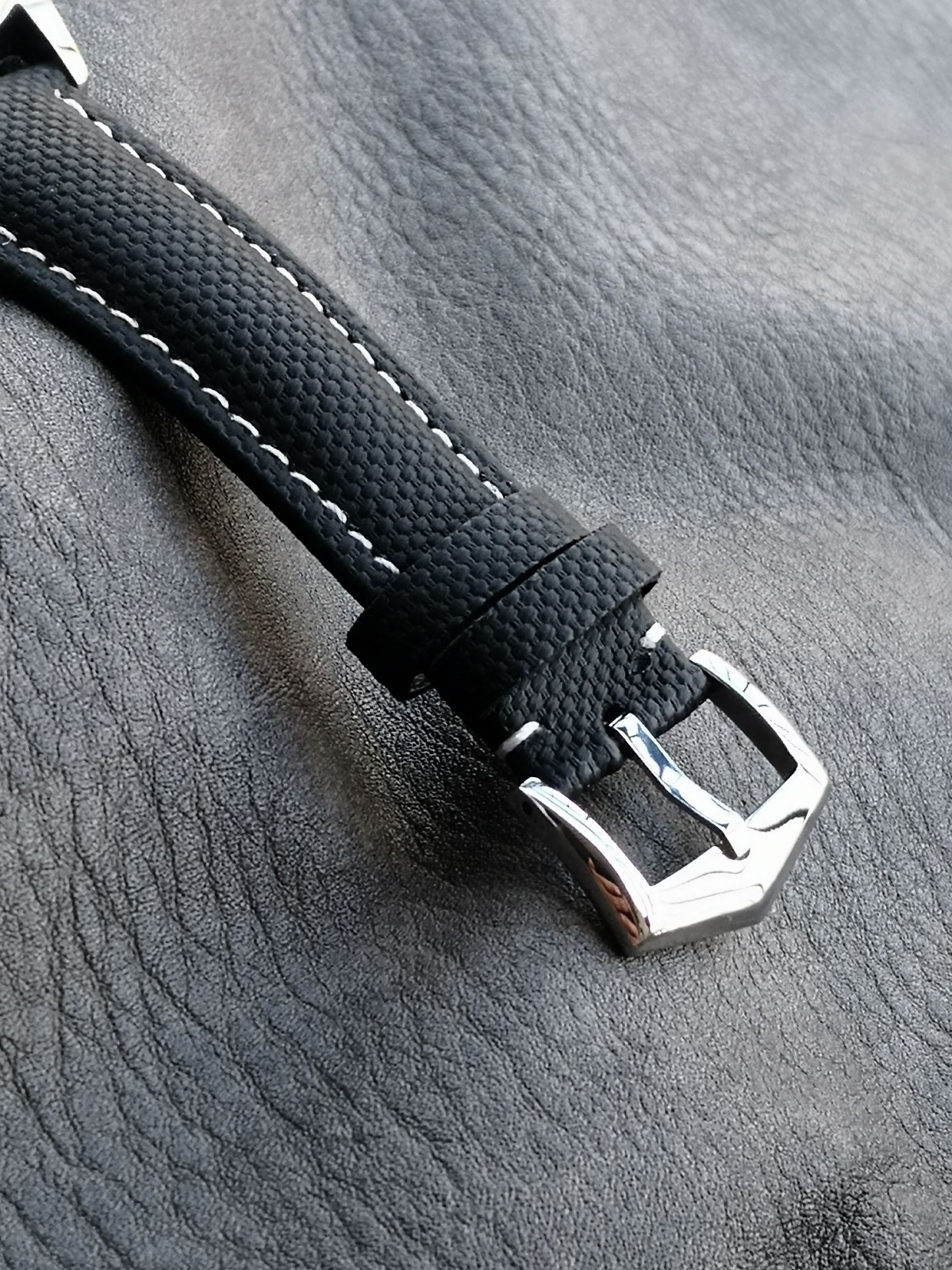 Calatrava 6007G-014 Patek Philippe DATE, SWEEP SECONDS.</br> <span style="color: #a8927b; font-size: 90%;">40 mm,Black strap, White Dial</span> - Image 9