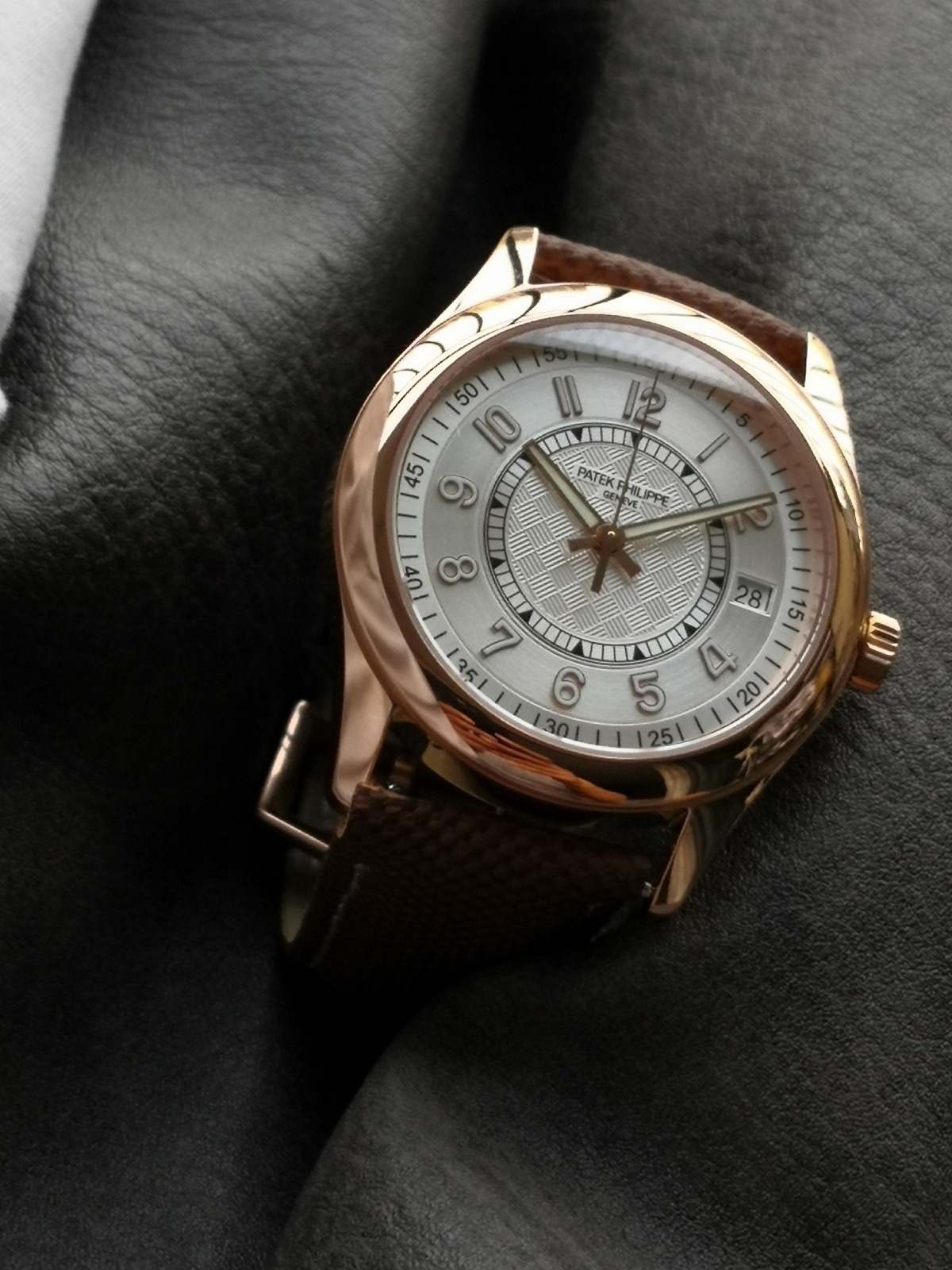 Calatrava 6007G-011 Patek Philippe DATE, SWEEP SECONDS.</br> <span style="color: #a8927b; font-size: 90%;">40 mm,White Dial</span> - Image 2