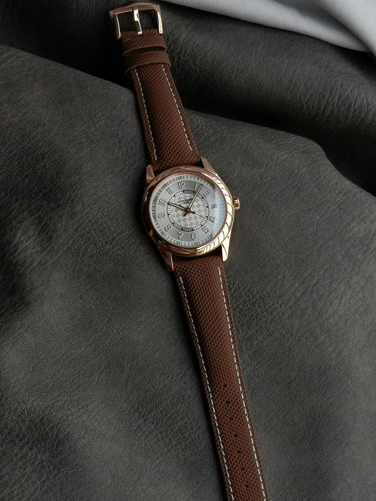 Calatrava 6007G-011 Patek Philippe DATE, SWEEP SECONDS.</br> <span style="color: #a8927b; font-size: 90%;">40 mm,White Dial</span> - Image 3