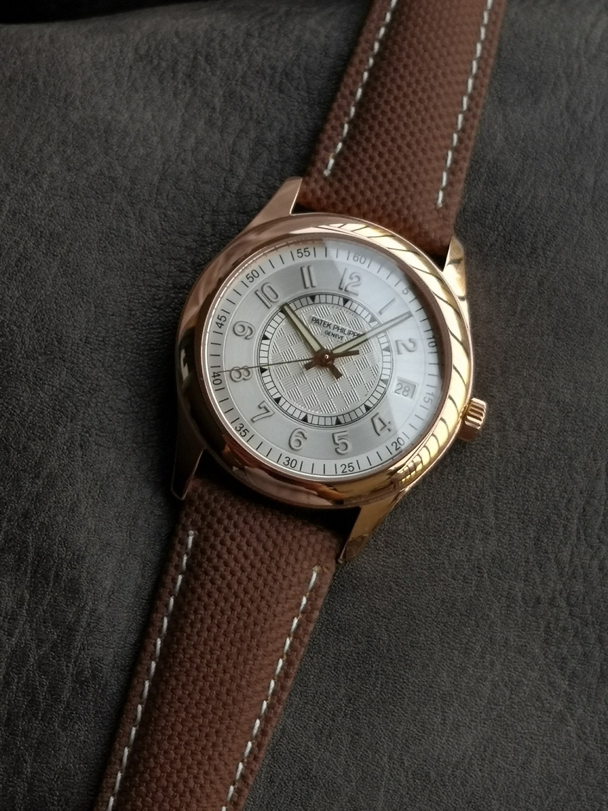 Calatrava 6007G-011 Patek Philippe DATE, SWEEP SECONDS.</br> <span style="color: #a8927b; font-size: 90%;">40 mm,White Dial</span> - Image 4