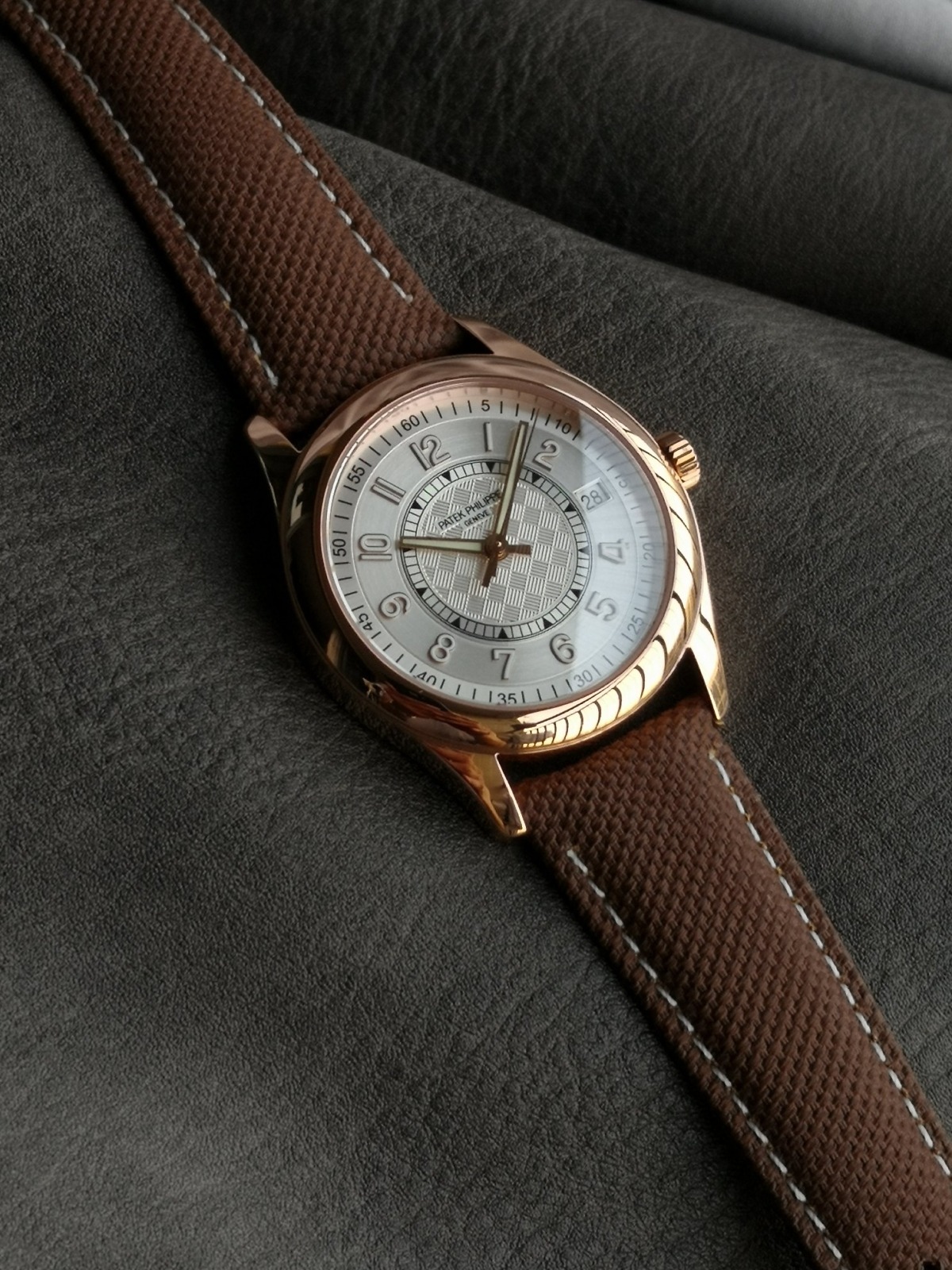 Calatrava 6007G-011 Patek Philippe DATE, SWEEP SECONDS.</br> <span style="color: #a8927b; font-size: 90%;">40 mm,White Dial</span> - Image 5